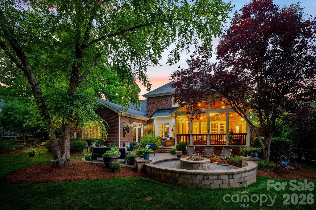5301 Ravenglass Court Waxhaw NC 28173