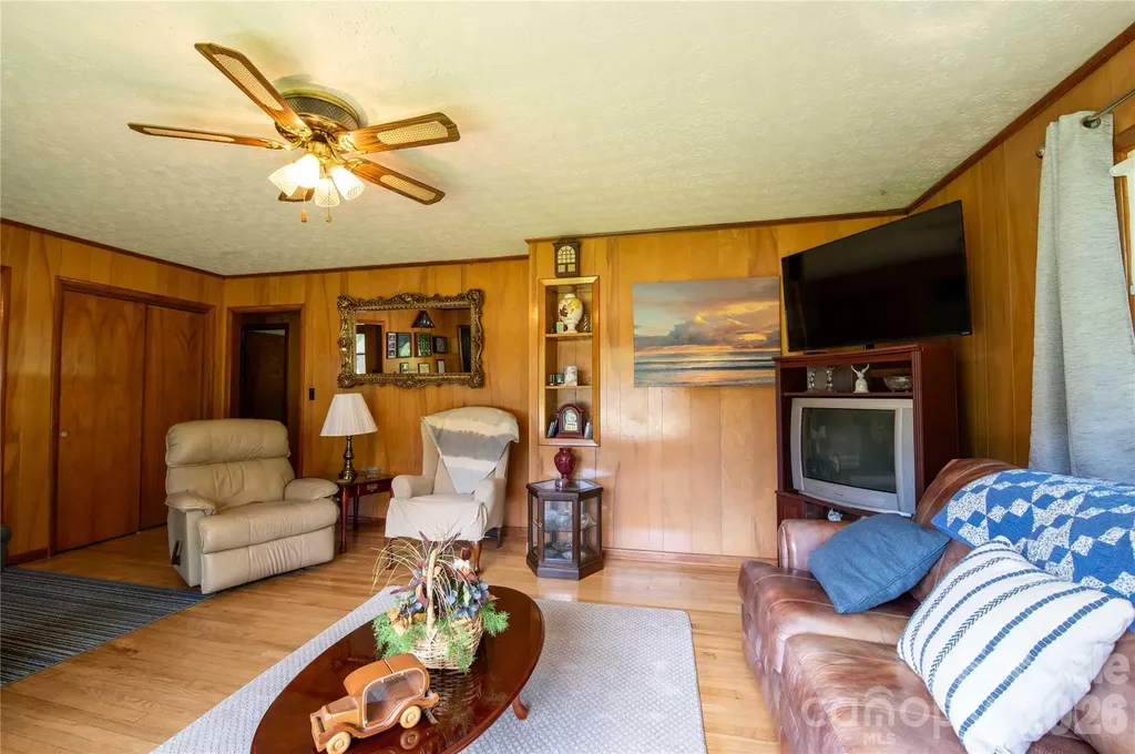 40 Double Island Road Burnsville NC 28714