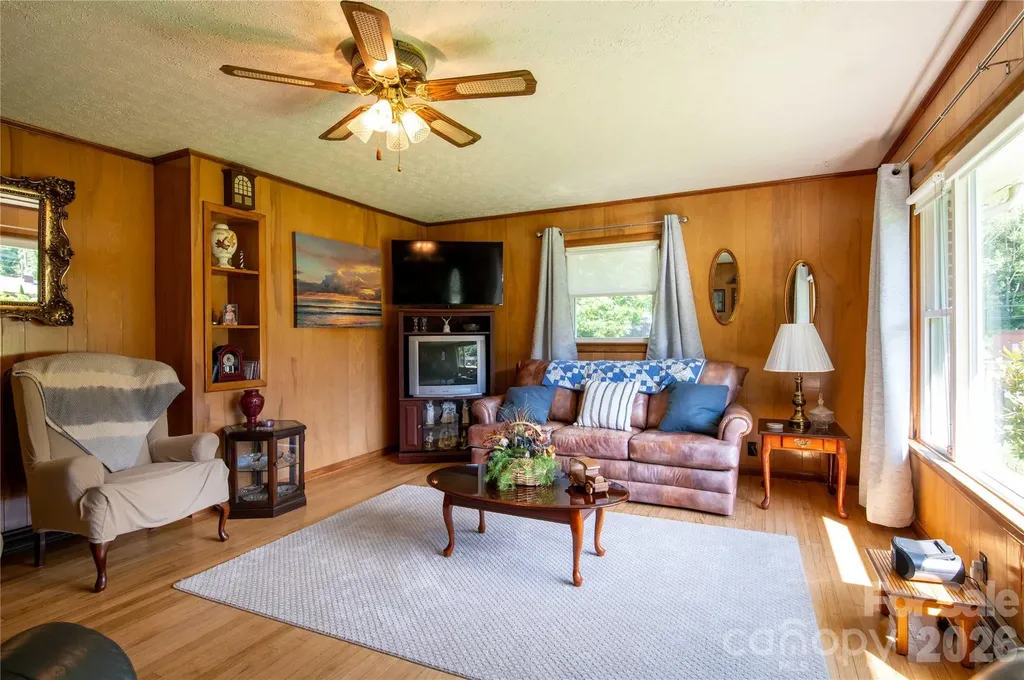 40 Double Island Road Burnsville NC 28714