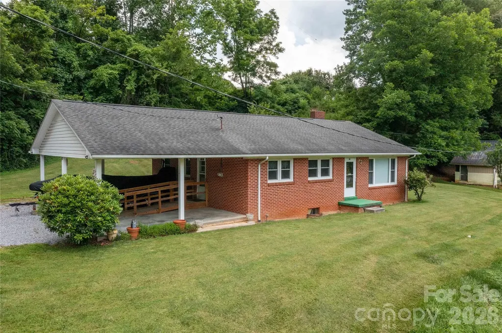 40 Double Island Road Burnsville NC 28714