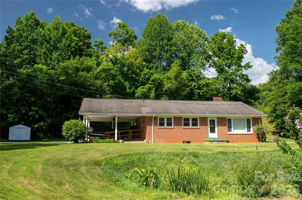 40 Double Island Road Burnsville NC 28714