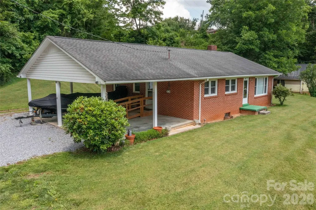 40 Double Island Road Burnsville NC 28714