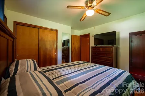 40 Double Island Road Burnsville NC 28714