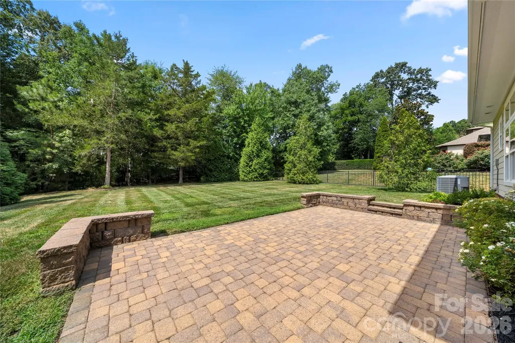 11316 Warfield Avenue Huntersville NC 28078