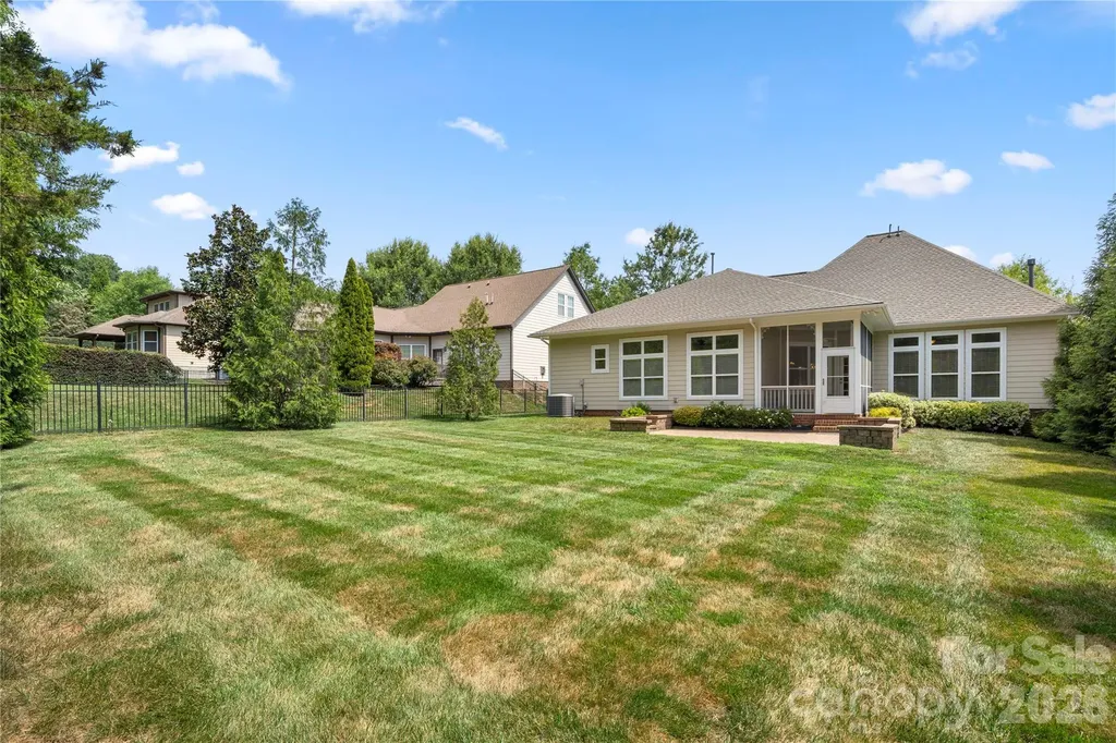 11316 Warfield Avenue Huntersville NC 28078