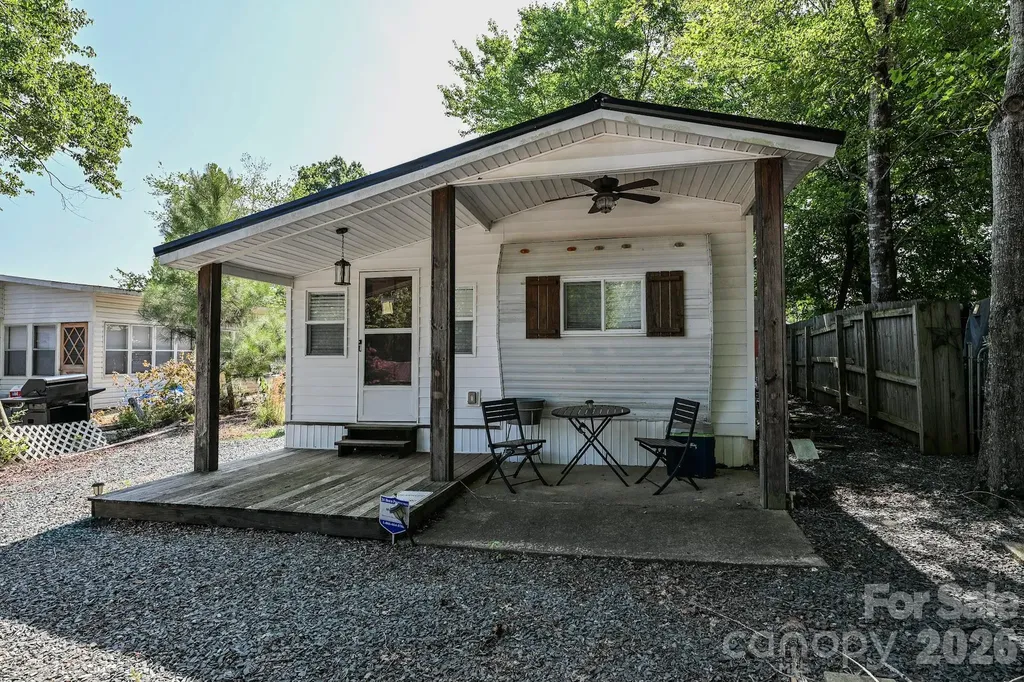 125 Hollywood Trail Mount Gilead NC 27306