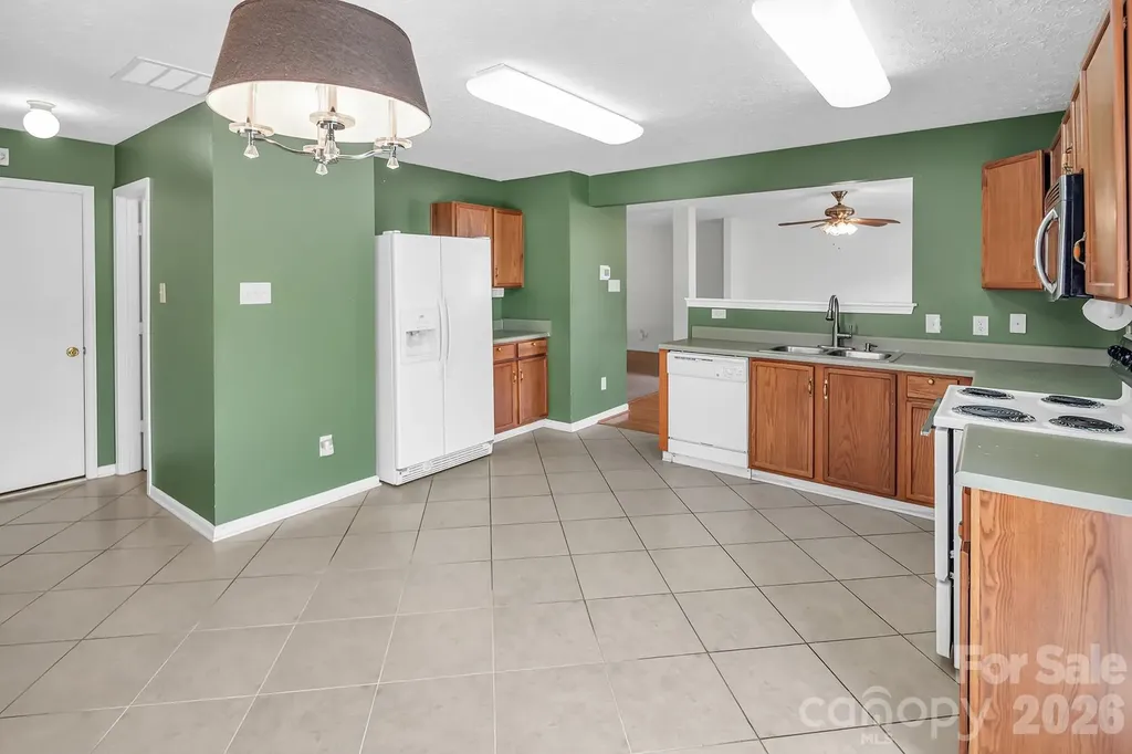 825 Chastain Avenue Concord NC 28025