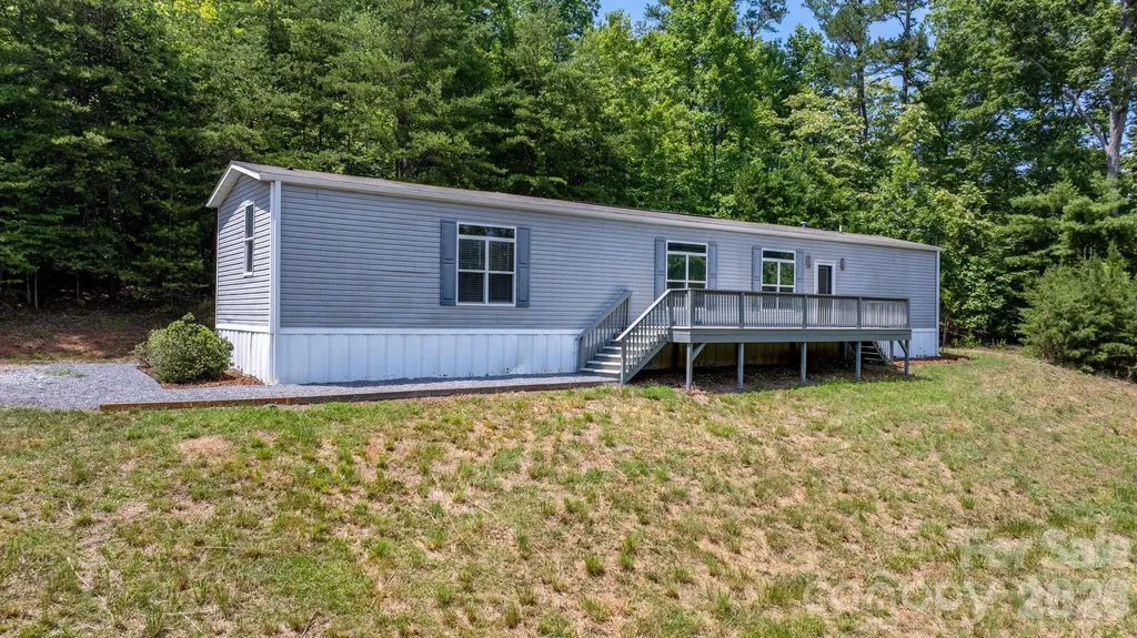 2876 Burma Road E Nebo NC 28761
