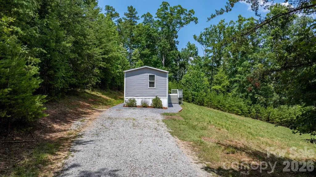 2876 Burma Road E Nebo NC 28761
