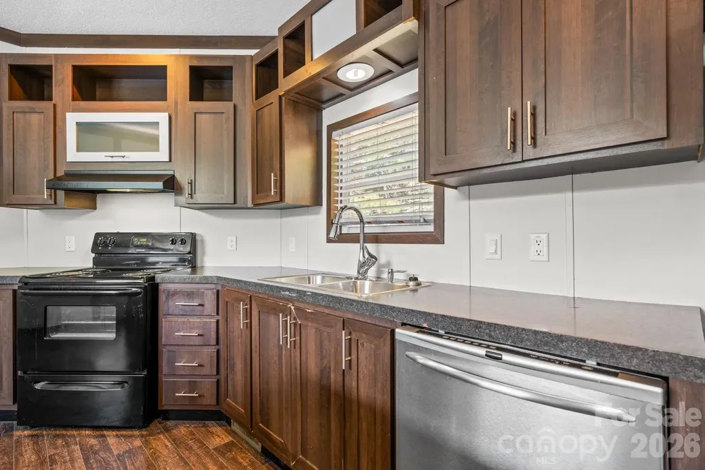 2876 Burma Road E Nebo NC 28761
