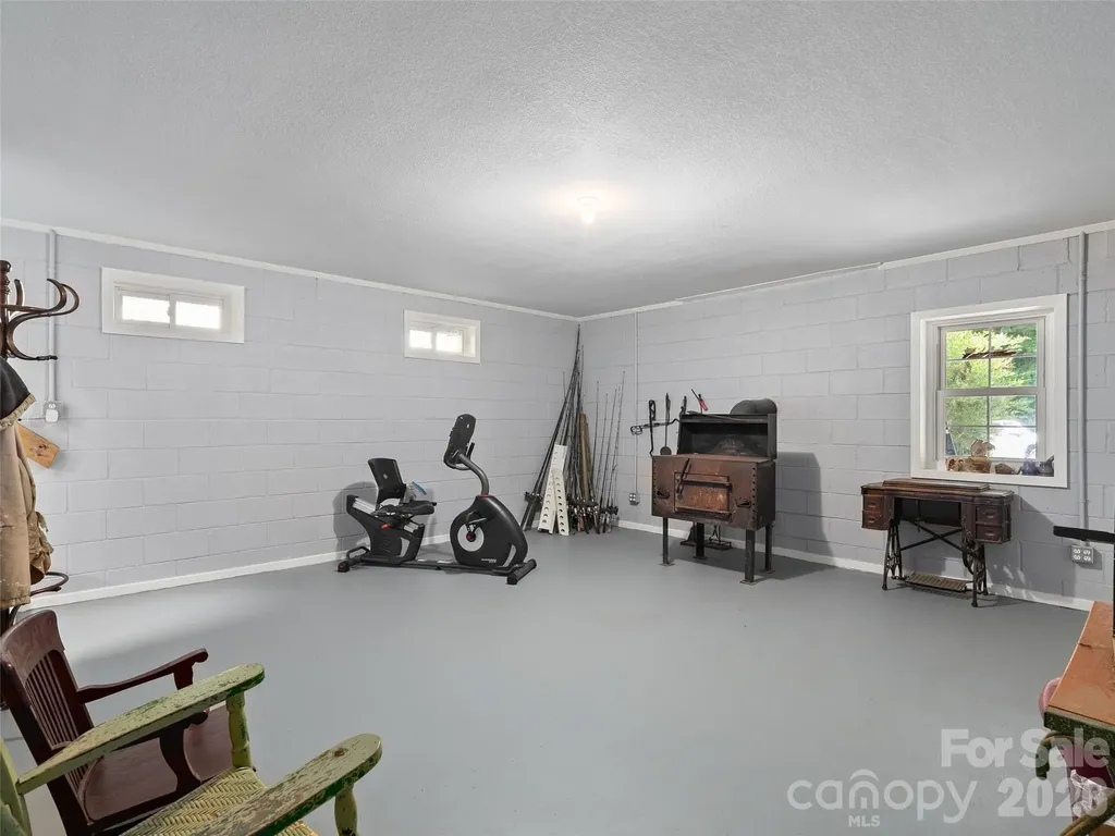 81 Aldens Way Clyde NC 28721