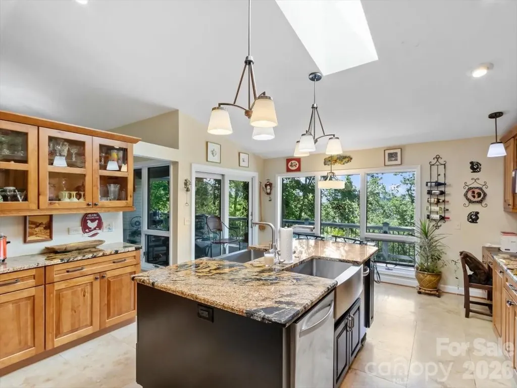 1355 Moonshine Mountain Road Burnsville NC 28714