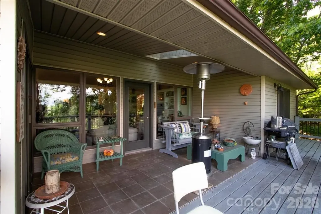 1355 Moonshine Mountain Road Burnsville NC 28714