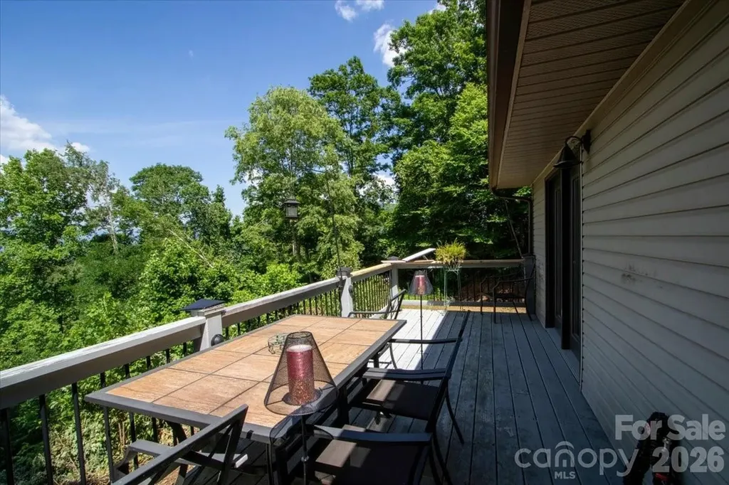 1355 Moonshine Mountain Road Burnsville NC 28714