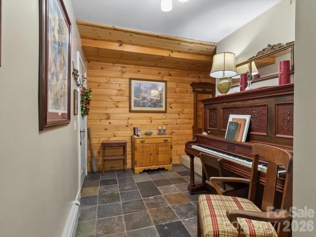 1355 Moonshine Mountain Road Burnsville NC 28714