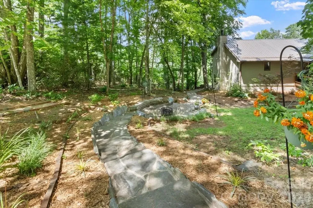 1355 Moonshine Mountain Road Burnsville NC 28714