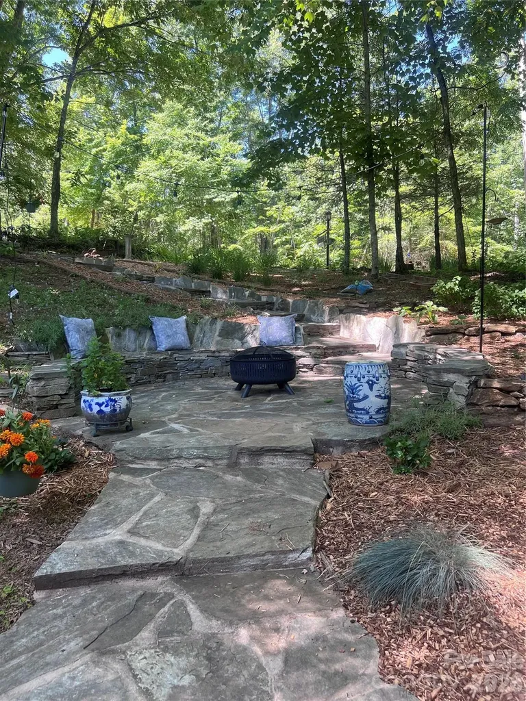1355 Moonshine Mountain Road Burnsville NC 28714