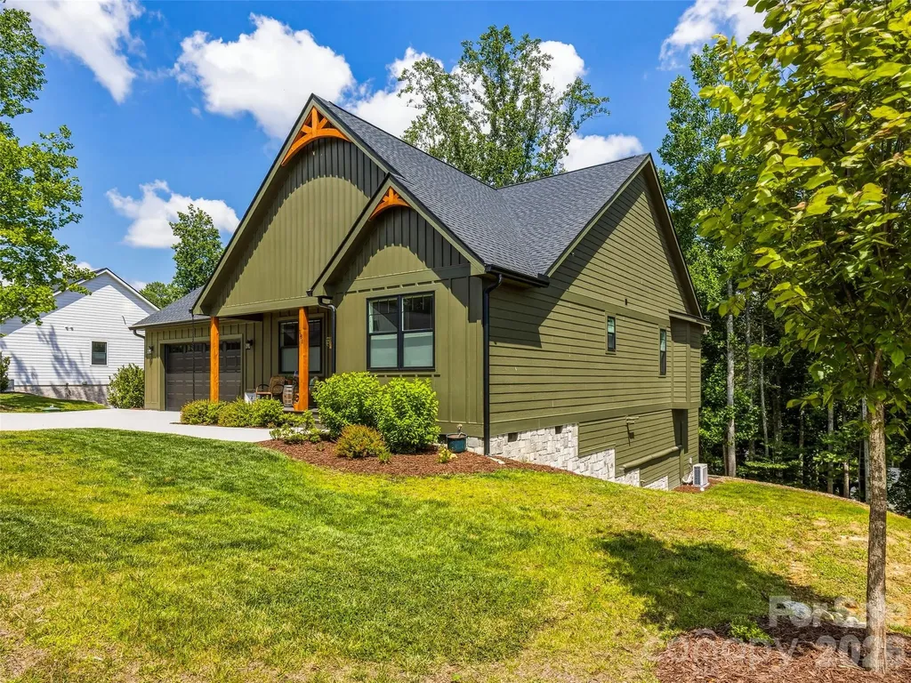 181 Byron Forest Drive Horse Shoe NC 28742