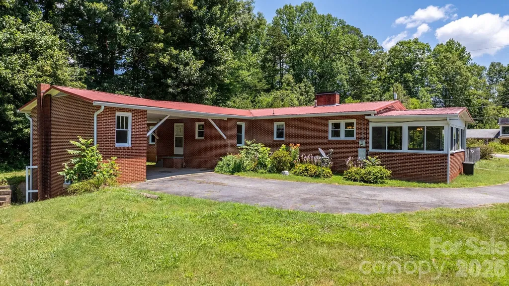 6264 Us 221 Highway S Marion NC 28752
