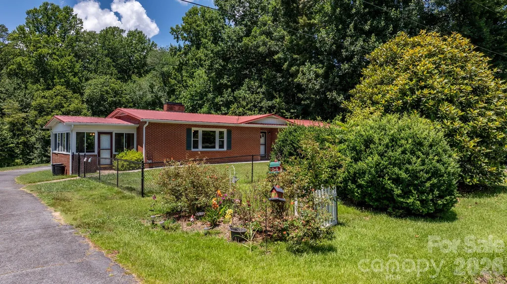 6264 Us 221 Highway S Marion NC 28752
