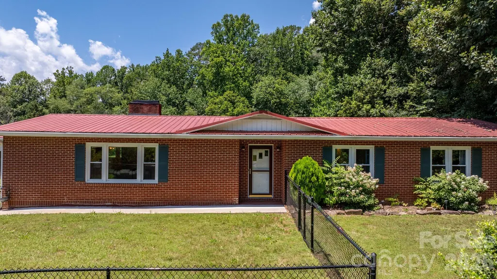 6264 Us 221 Highway S Marion NC 28752