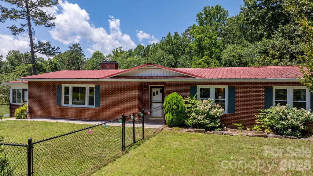 6264 Us 221 Highway S Marion NC 28752