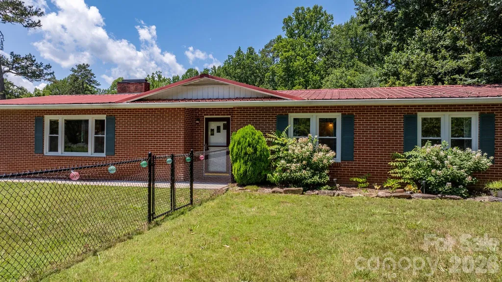 6264 Us 221 Highway S Marion NC 28752