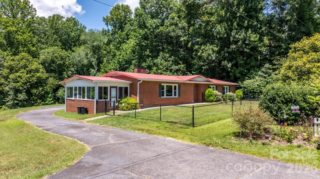6264 Us 221 Highway S Marion NC 28752