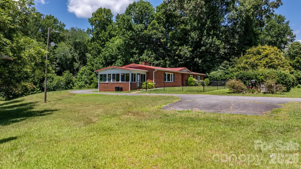 6264 Us 221 Highway S Marion NC 28752