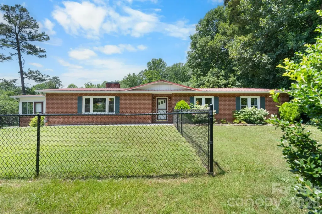 6264 Us 221 Highway S Marion NC 28752
