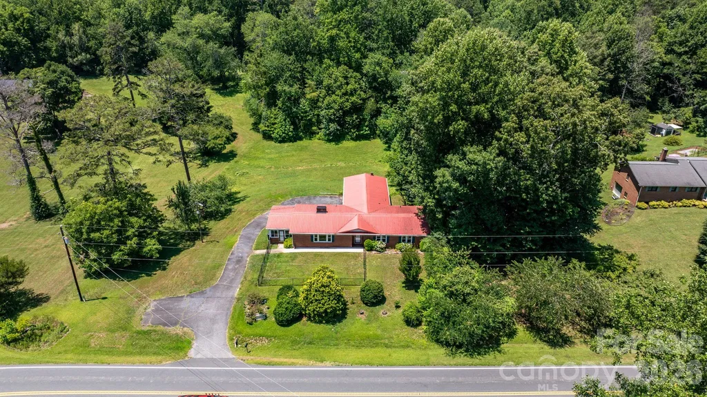 6264 Us 221 Highway S Marion NC 28752