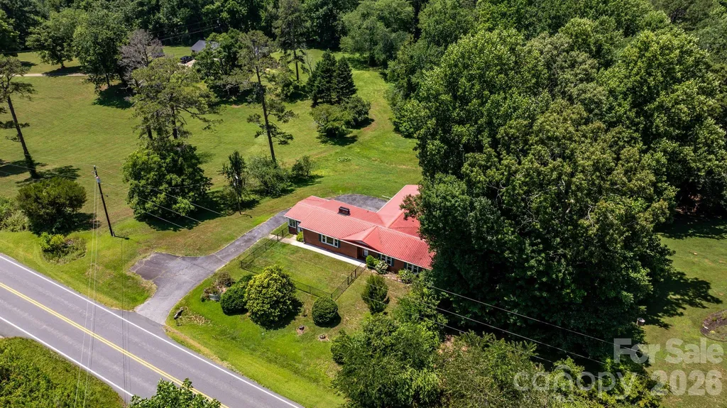 6264 Us 221 Highway S Marion NC 28752