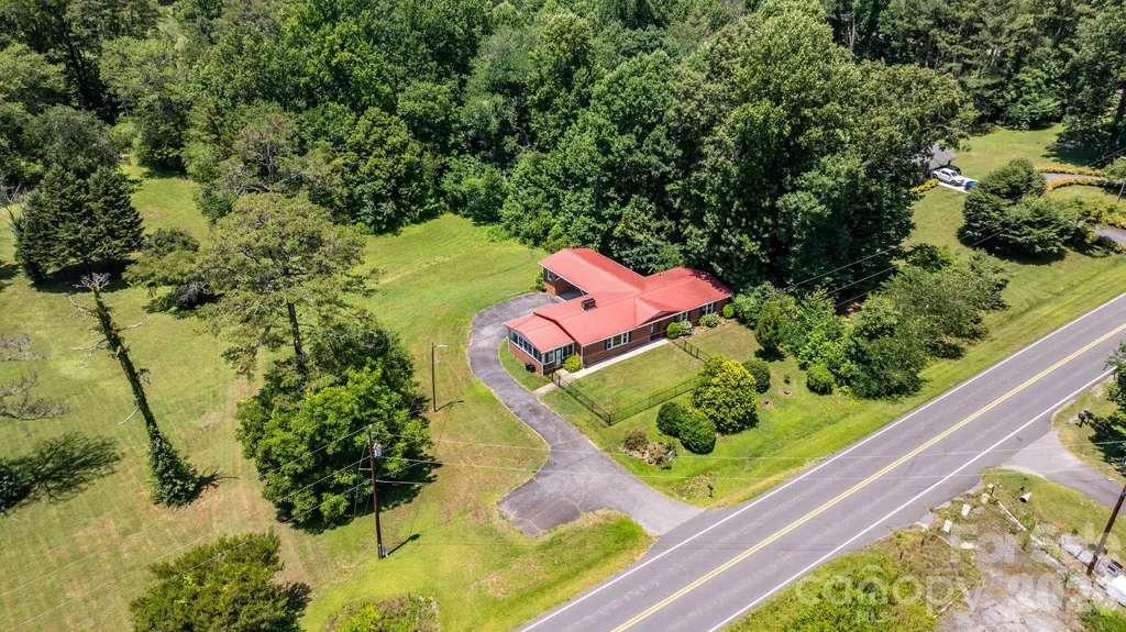 6264 Us 221 Highway S Marion NC 28752