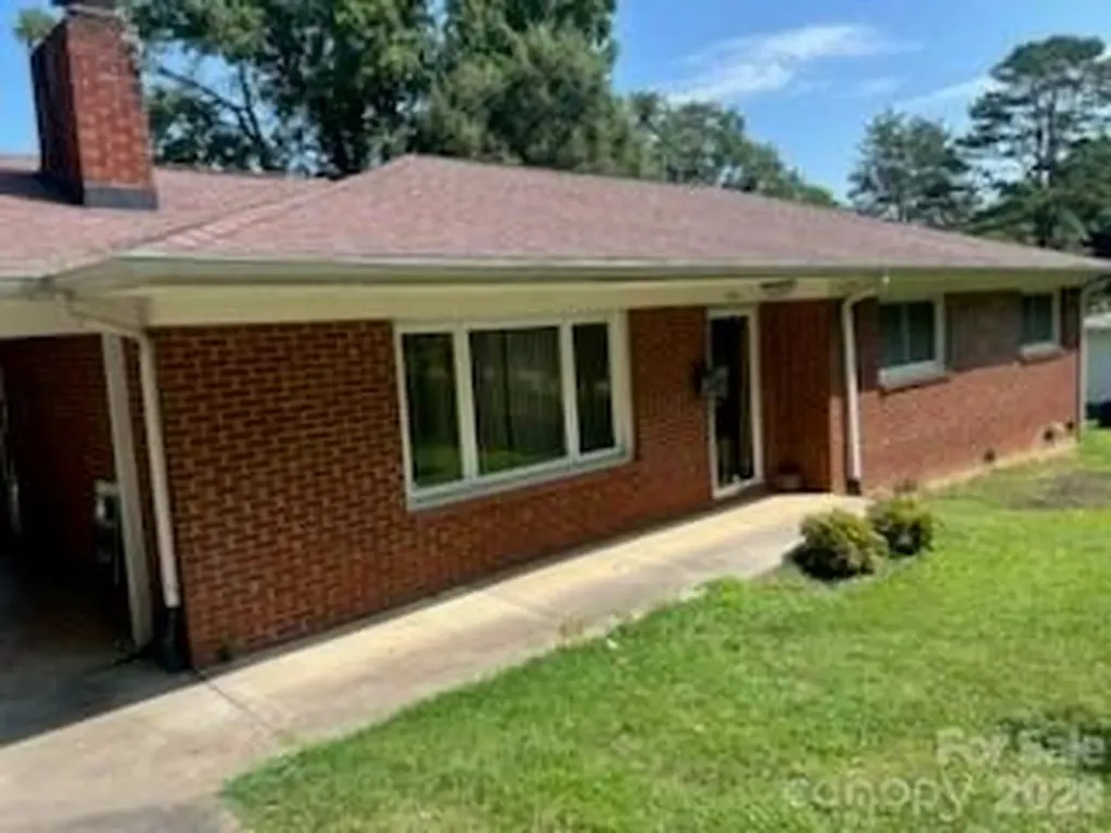1164 Leigh Circle Charlotte NC 28216
