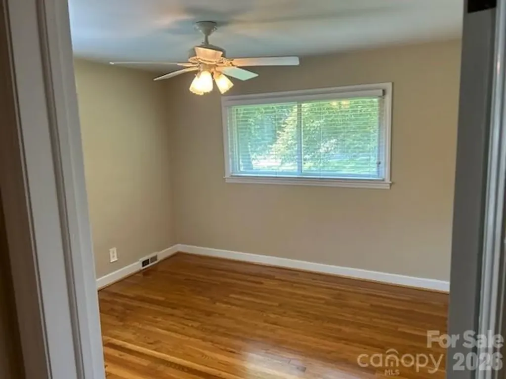 1164 Leigh Circle Charlotte NC 28216