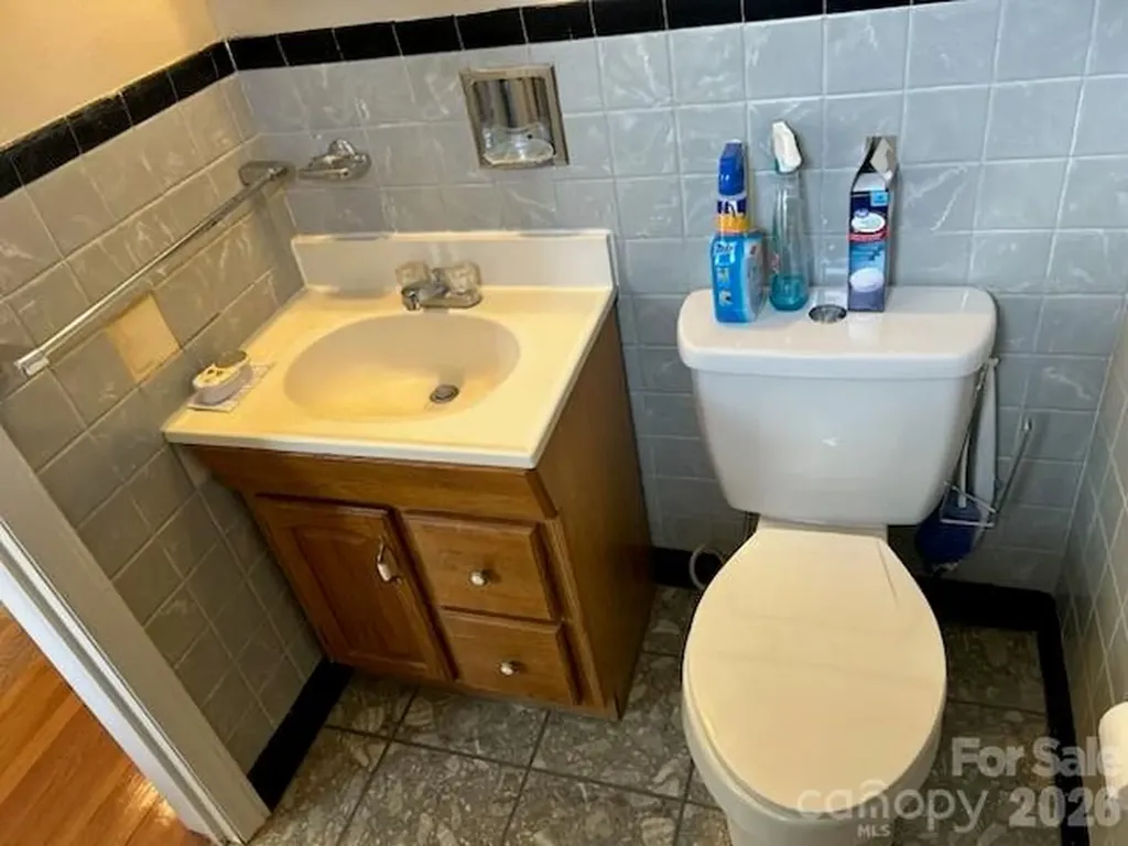 1164 Leigh Circle Charlotte NC 28216