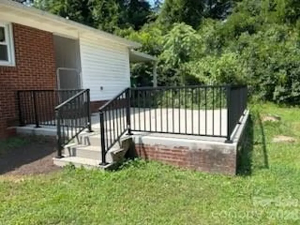 1164 Leigh Circle Charlotte NC 28216