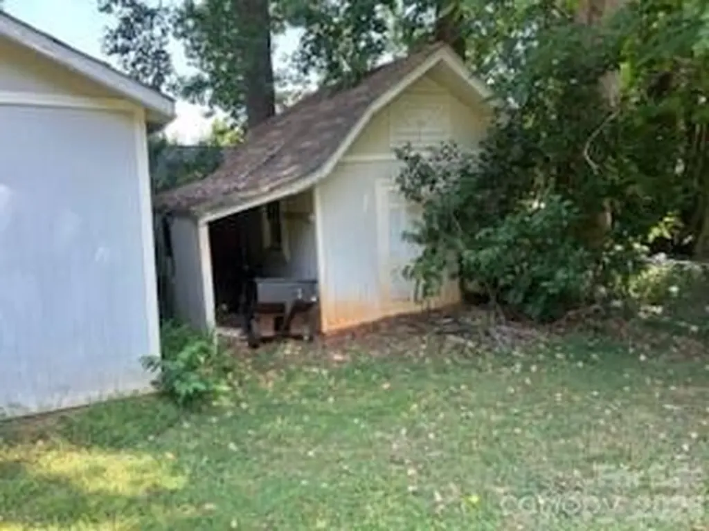 1164 Leigh Circle Charlotte NC 28216