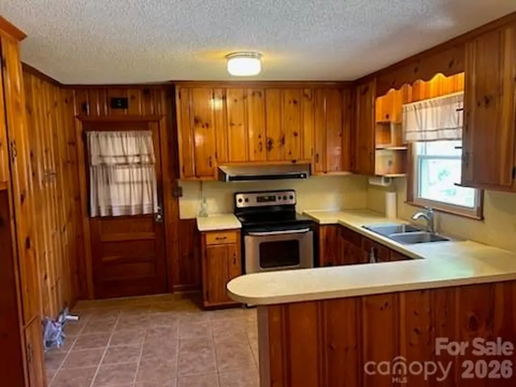 1164 Leigh Circle Charlotte NC 28216