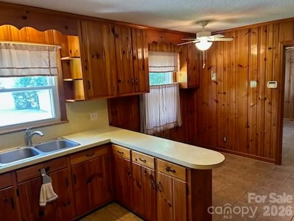 1164 Leigh Circle Charlotte NC 28216