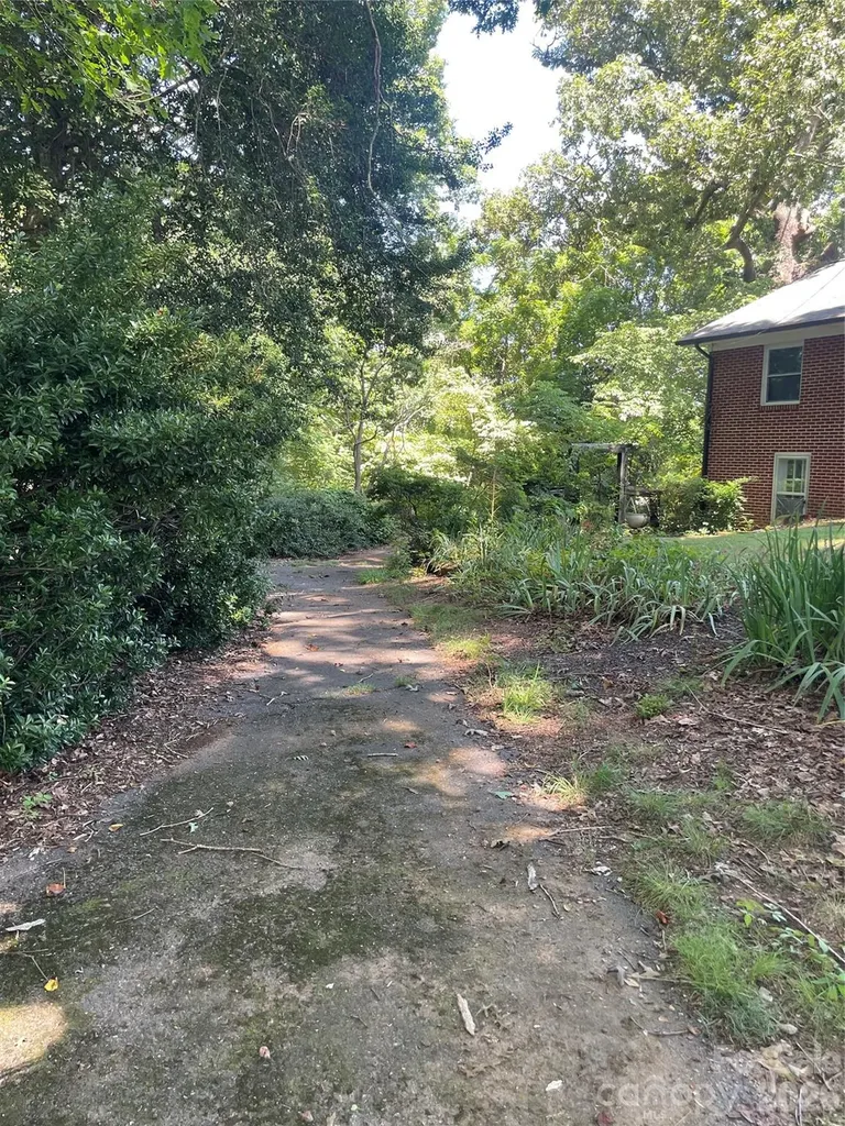 1099 Amherst Road Morganton NC 28655