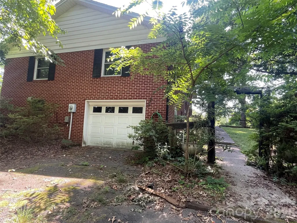 1099 Amherst Road Morganton NC 28655