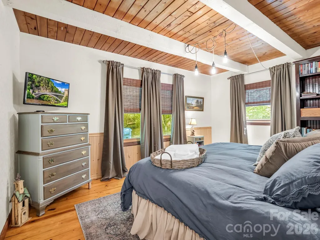 2760 Ugugu Drive Brevard NC 28712