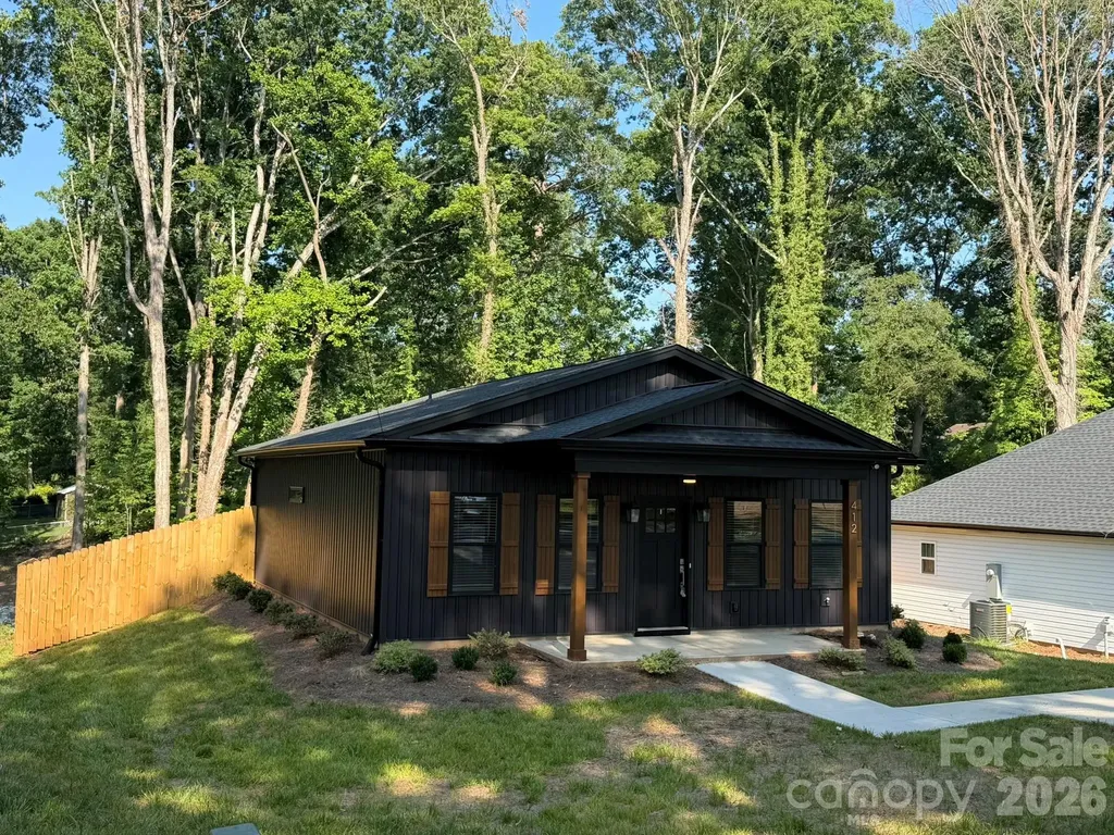412 N Peterson Street Stanley NC 28164