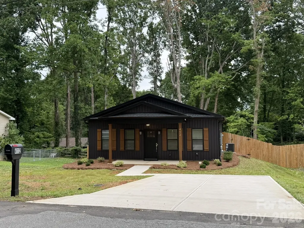 412 N Peterson Street Stanley NC 28164