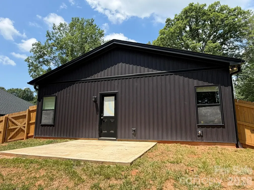412 N Peterson Street Stanley NC 28164