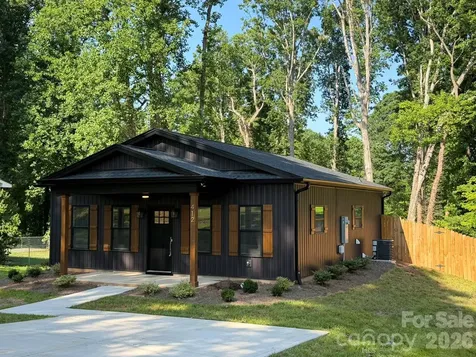 412 N Peterson Street Stanley NC 28164