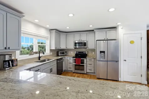 26 Crestwood Drive Arden NC 28704