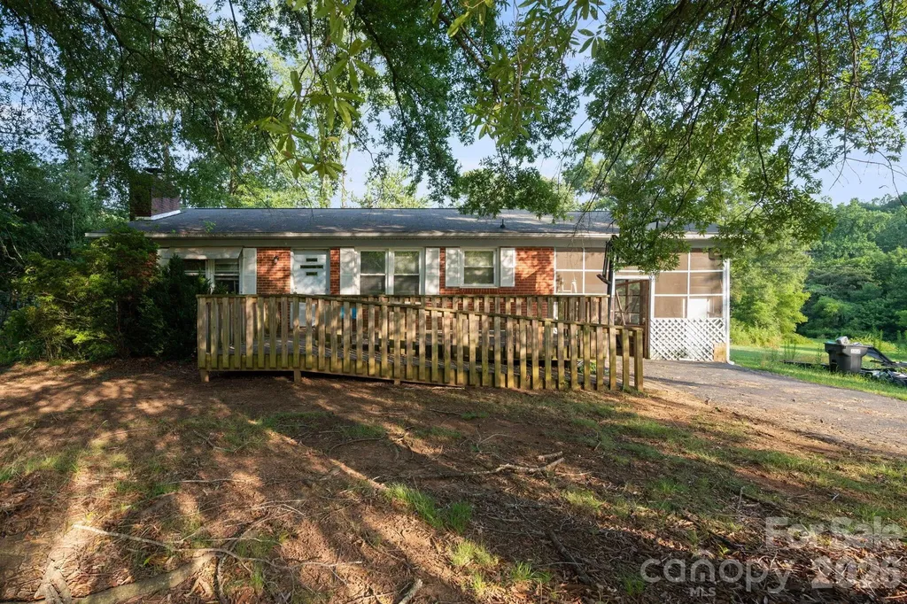 389 Midway Lake Road Mooresville NC 28115