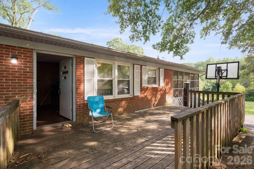 389 Midway Lake Road Mooresville NC 28115